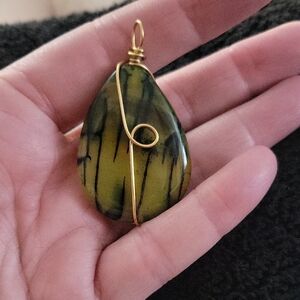 Green Drag9n Vein Pendant with Gold Wire Wrap